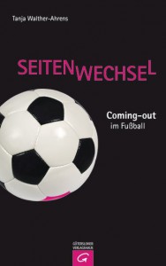 Schwarzer Buchtitel mit weißem Fußball und pinker Schrift: Seitenwechsel. Coming-out im Fußball